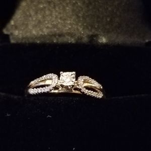 YELLOW GOLD DIAMOND SOLITAIRE RING
